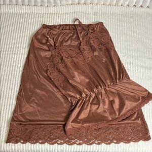 Vintage 70s/80s bronze, brown nylon two-piece slip set M Read